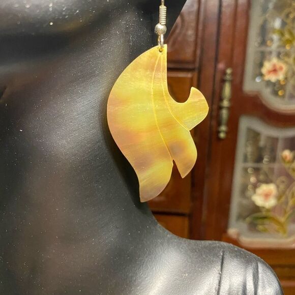 𝅺VINTAGE Mother of Pearl shell earrings - Picture 3 of 3